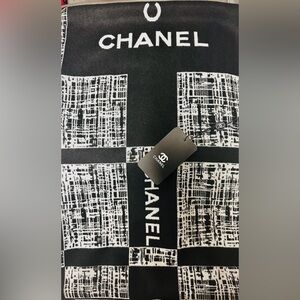 Black/White CC Scarf VIP Gift